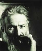 Constantin Brancusi fumand