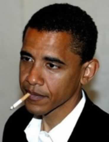 Barack Obama fumand